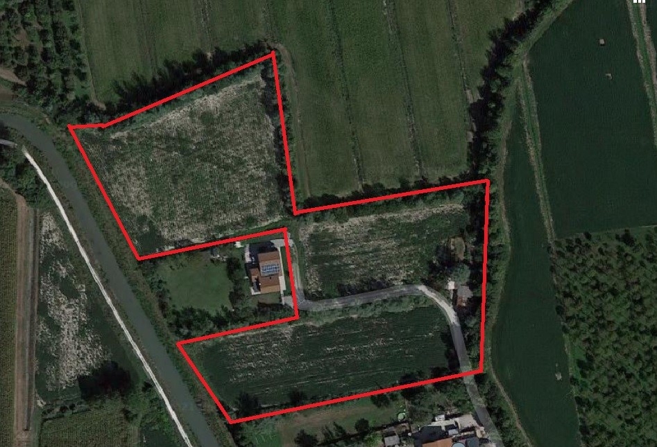Venezia, tra Dolo e Fiesso D’artico, terreno agricolo con magazzino attrezzi