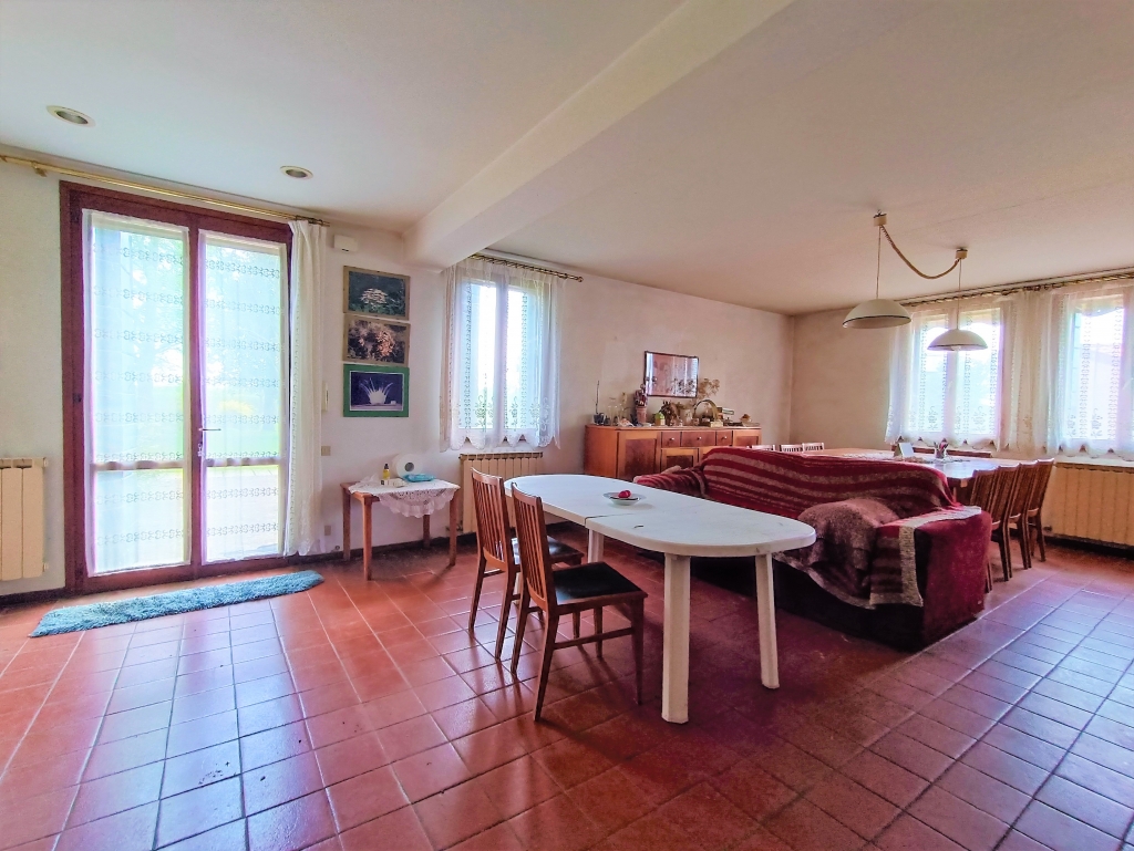 Venezia, Mira, porzione di testa con quattro camere e giardino privato.