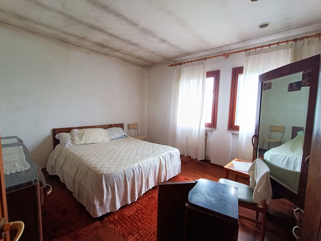 Venezia, Mira, porzione di testa con quattro camere e giardino privato.