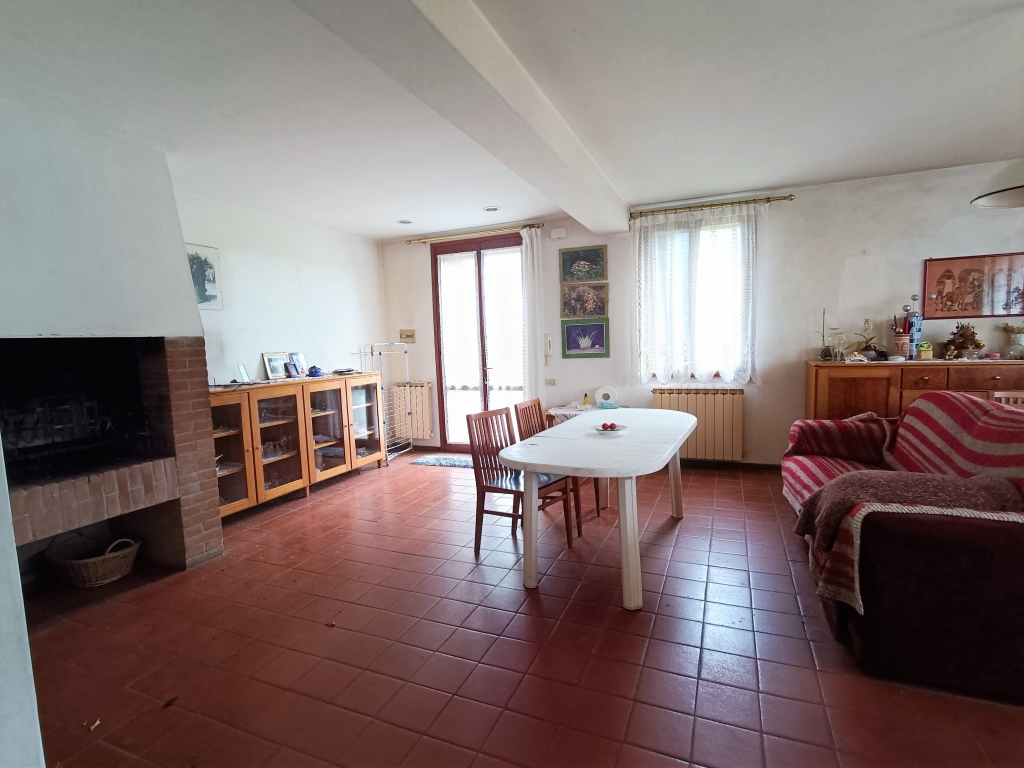 Venezia, Mira, porzione di testa con quattro camere e giardino privato.