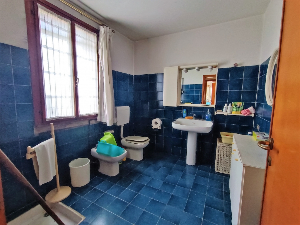 Venezia, Mira, porzione di testa con quattro camere e giardino privato.