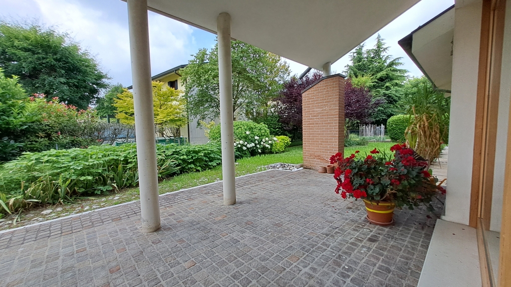 villetta con portico a Monastier di Treviso