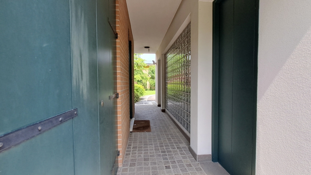 MONASTIER grande e recente villa singola con giardino