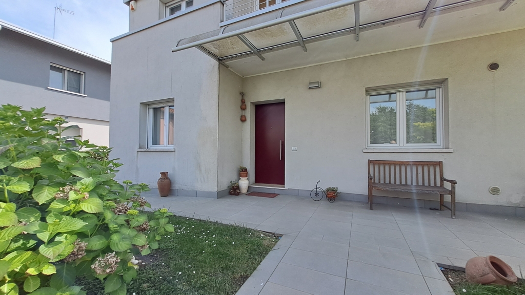 MESTRE GAZZERA ampia villa singola restaurata con giardino