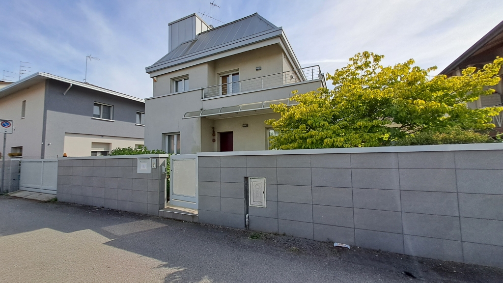 MESTRE GAZZERA ampia villa singola restaurata con giardino