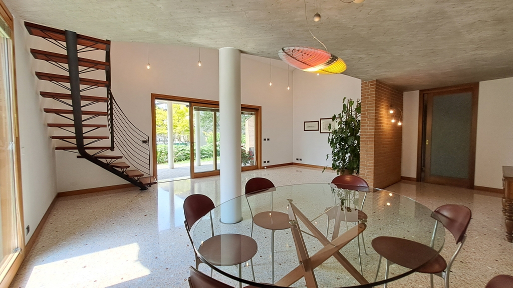 MONASTIER grande e recente villa singola con giardino