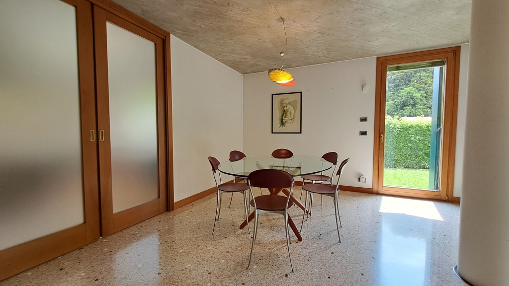 MONASTIER grande e recente villa singola con giardino