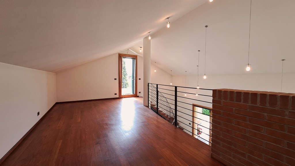 MONASTIER grande e recente villa singola con giardino