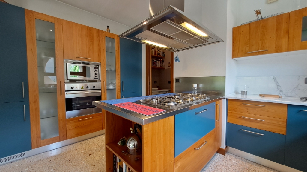 MONASTIER grande e recente villa singola con giardino