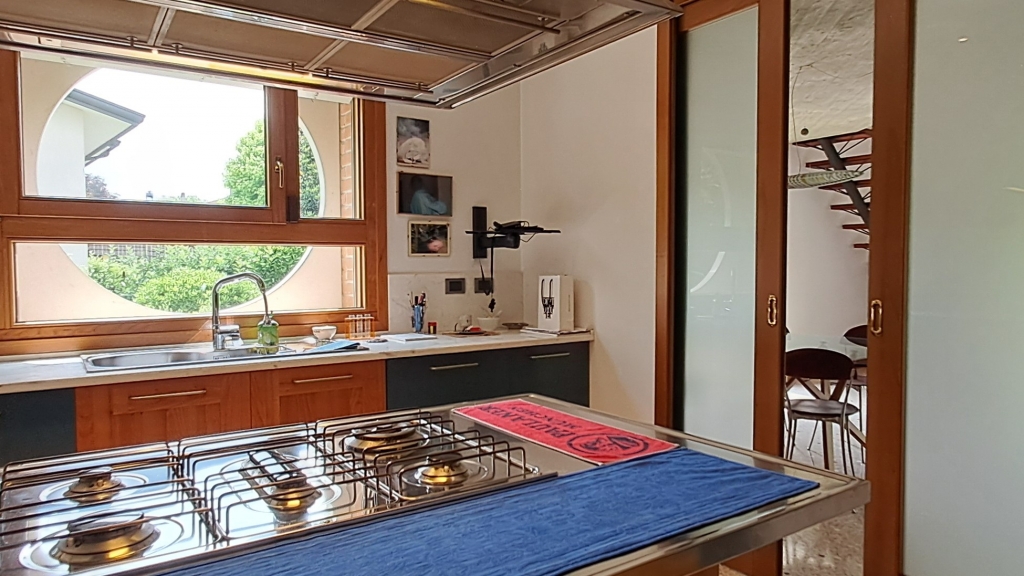 MONASTIER grande e recente villa singola con giardino