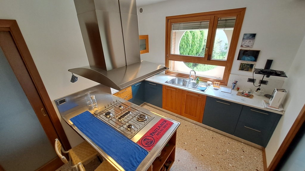 MONASTIER grande e recente villa singola con giardino