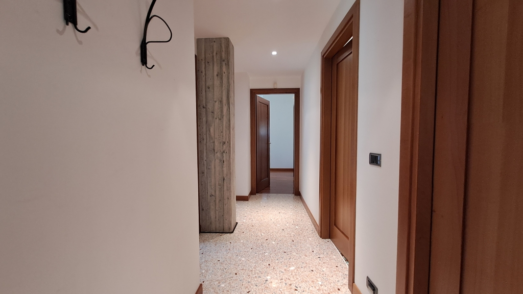 MONASTIER grande e recente villa singola con giardino