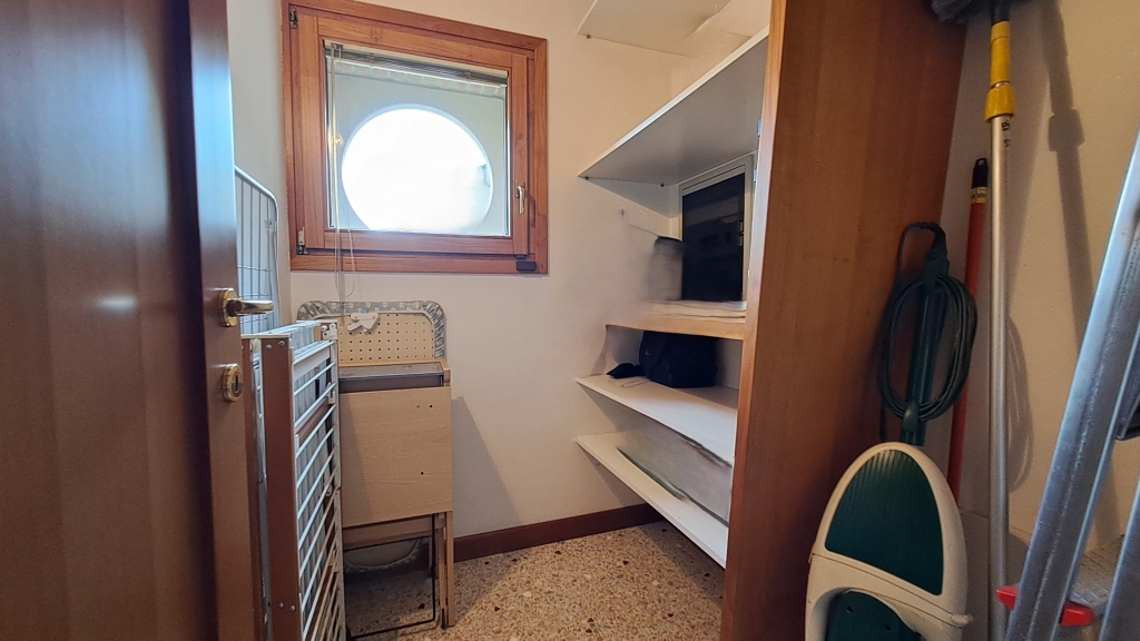 MONASTIER grande e recente villa singola con giardino