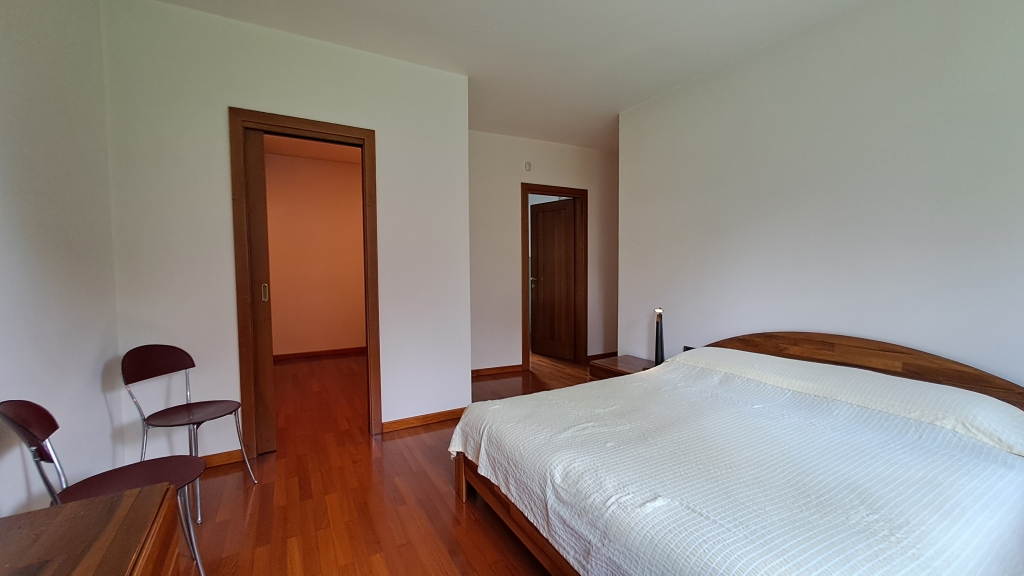 MONASTIER grande e recente villa singola con giardino