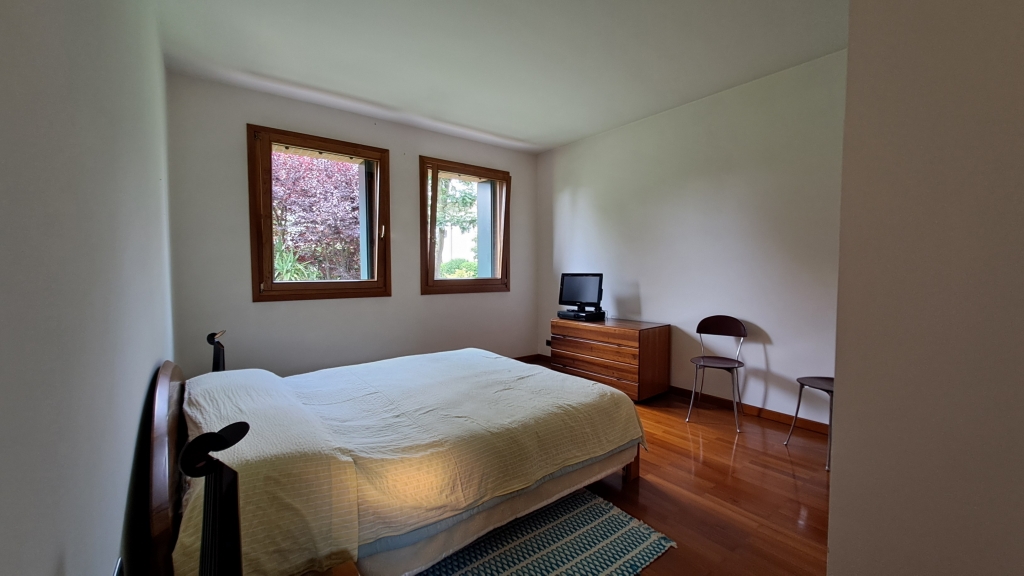 MONASTIER grande e recente villa singola con giardino