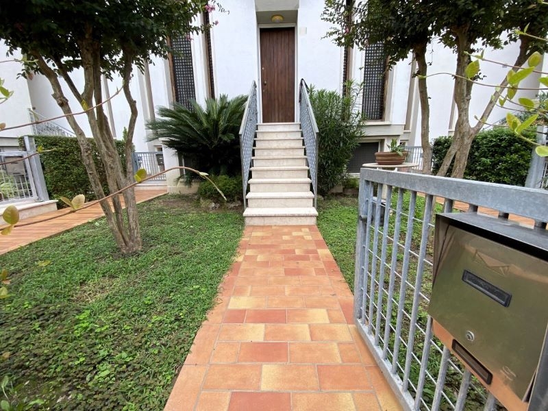 MIRA, Venezia elegante villetta a Schiera comoda ai servizi con comfort e spazi Ideali