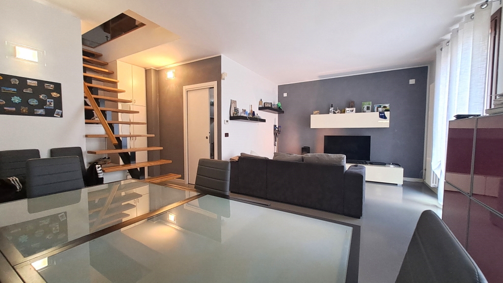 appartamento su due livelli con garage e riscaldamento autonomo