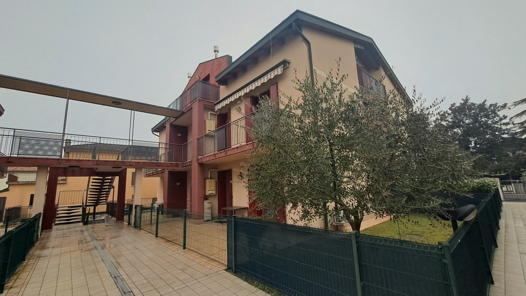 appartamento su due livelli con garage e riscaldamento autonomo