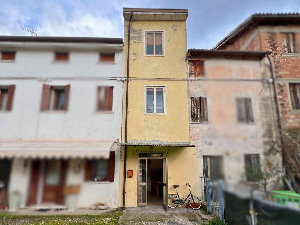 Quarto d’Altino, casa a schiera su tre piani con terrazza