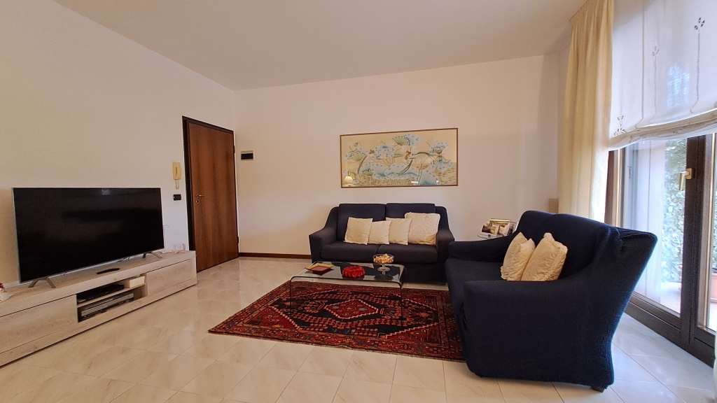 APPARTAMENTO con tre camere, garage e termo autonomo