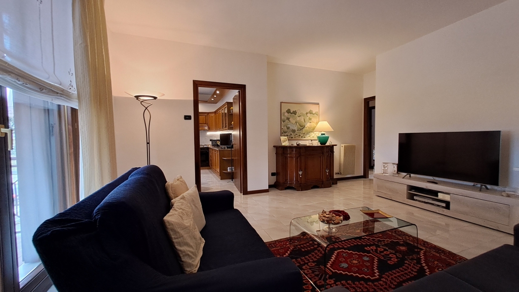 APPARTAMENTO con tre camere, garage e termo autonomo