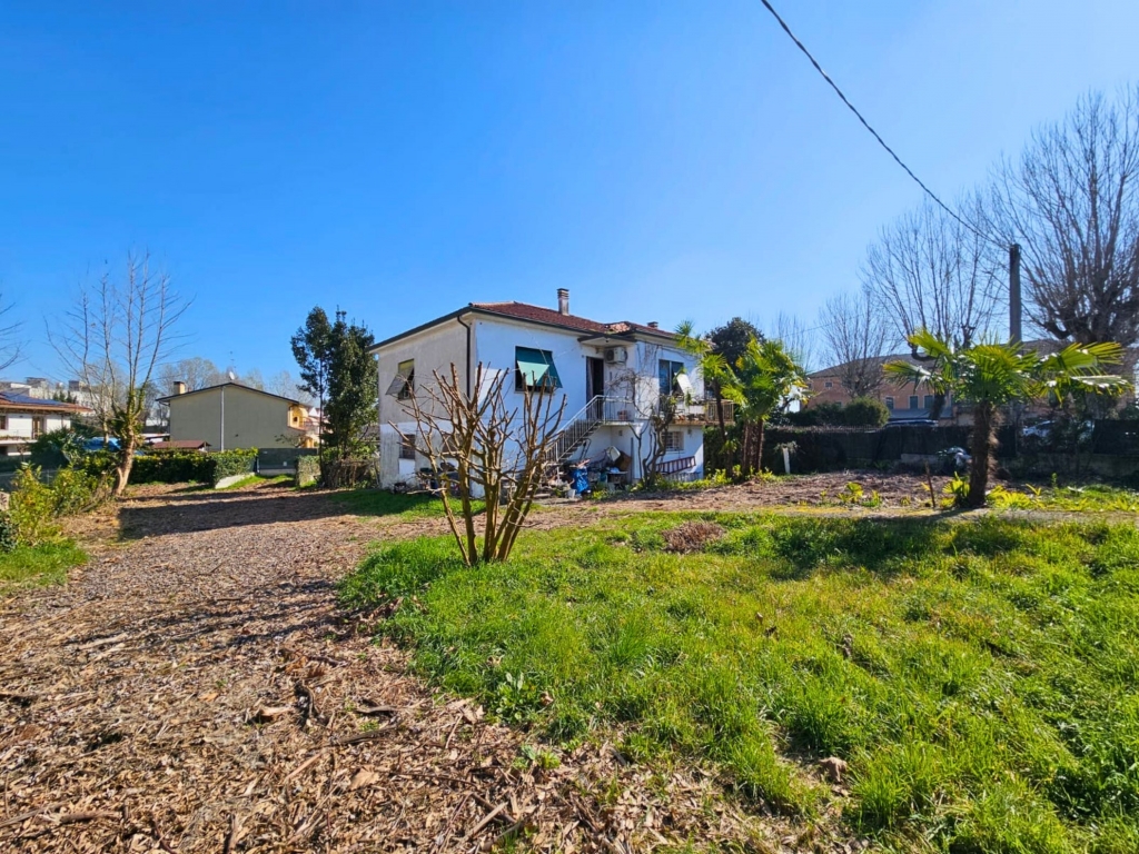 Mira grande villa indipendente con 1200 mq di giardino edificabile