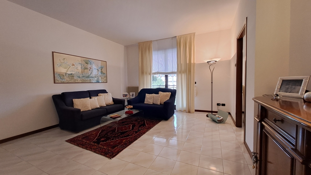 APPARTAMENTO con tre camere, garage e termo autonomo