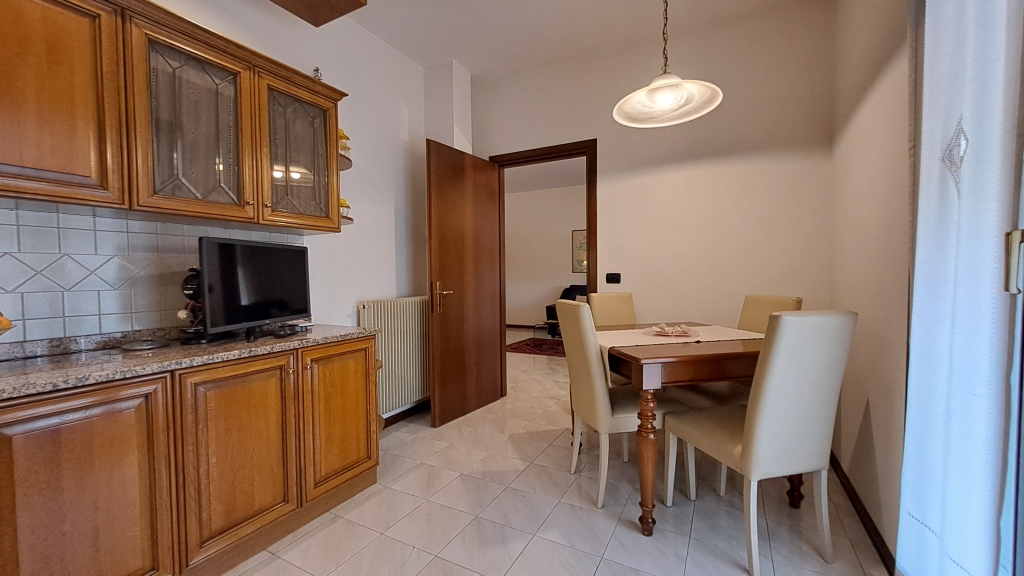 APPARTAMENTO con tre camere, garage e termo autonomo