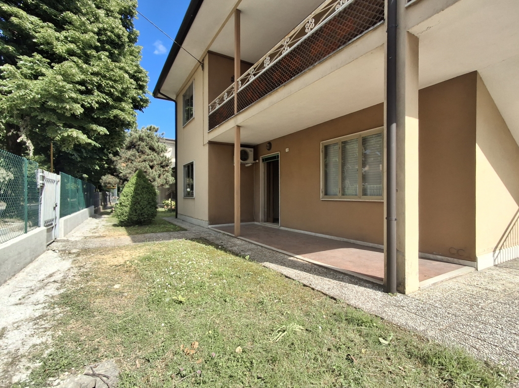 Mira Porte, appartamento al piano terra con scoperto privato