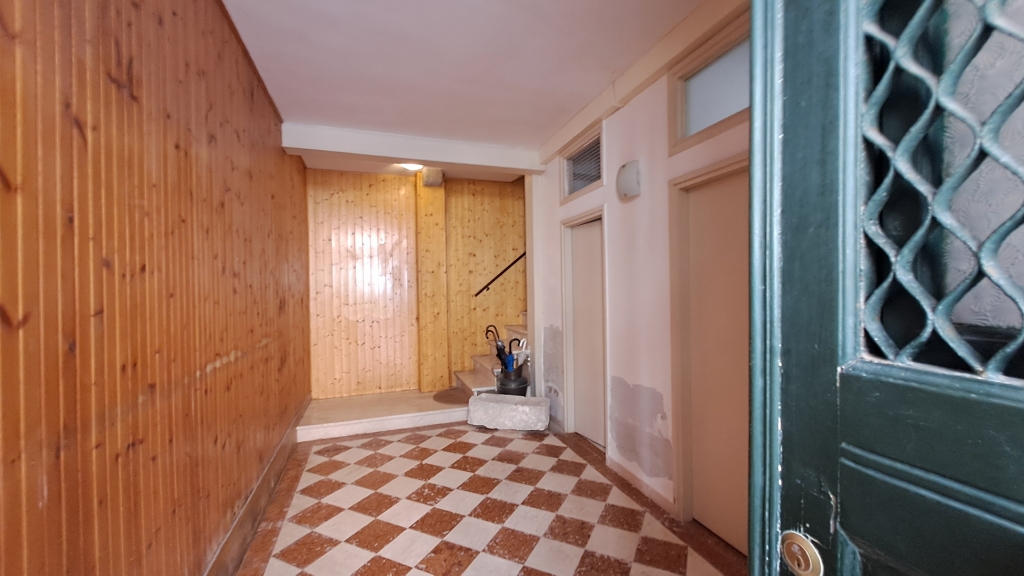 Venezia San Polo – Appartamento bilocale restaurato con travi a vista, arredato