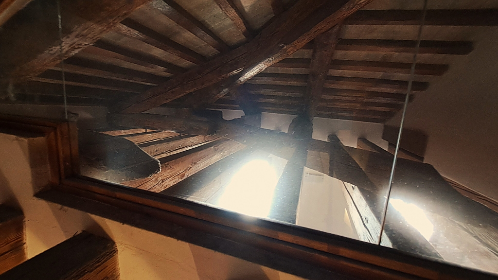 Venezia San Polo – Appartamento bilocale restaurato con travi a vista, arredato