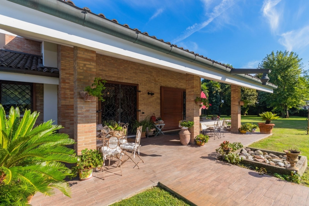 Stra – Prestigiosa villa singola con parco privato di 4.000 mq