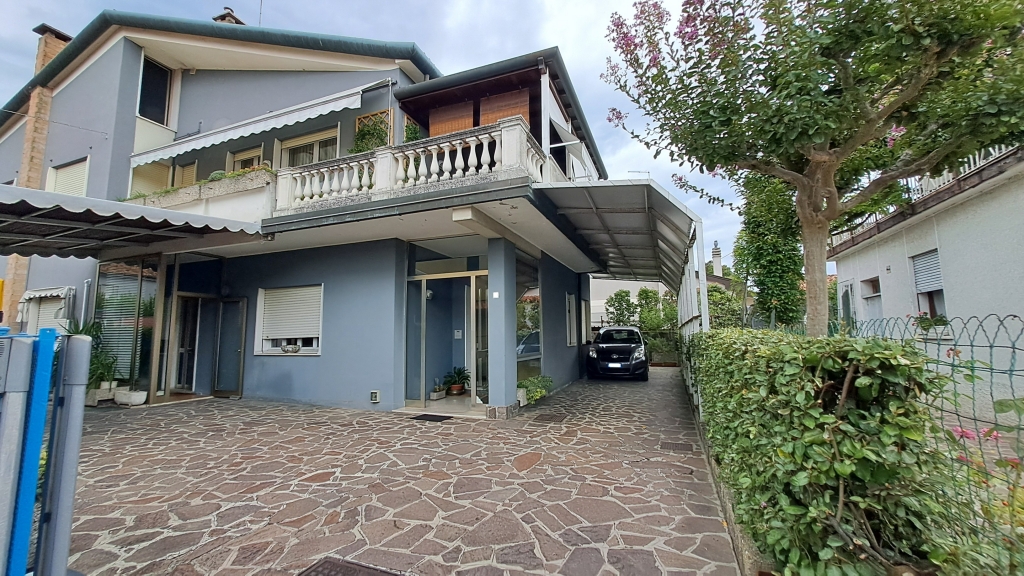 Favaro Veneto Venezia – Appartamento in bifamiliare con terrazza abitabile