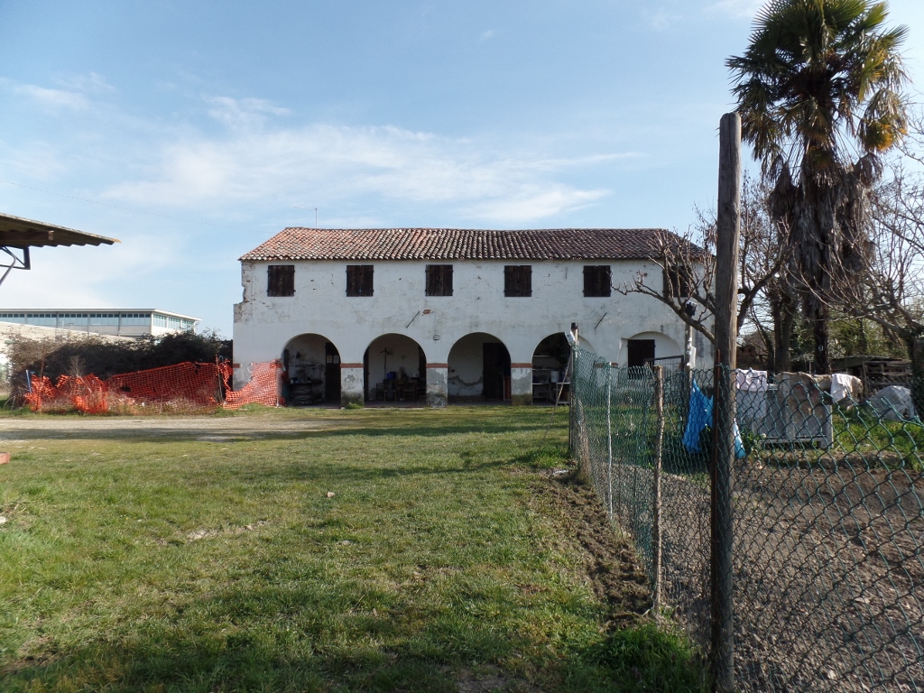 MARTELLAGO – OLMO grande rustico con 18.000 mq di terreno