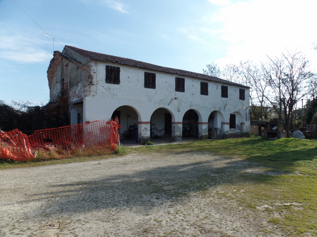 MARTELLAGO – OLMO grande rustico con 18.000 mq di terreno